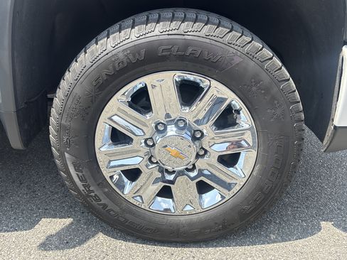 Used 2024 Chevrolet Silverado 2500 High Country w/ High Country Premium Package AWD/4WD image 31