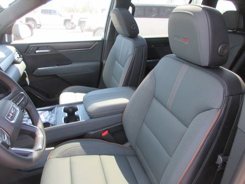 New 2026 GMC Acadia AT4 w/ Luxury Package AWD/4WD image 12