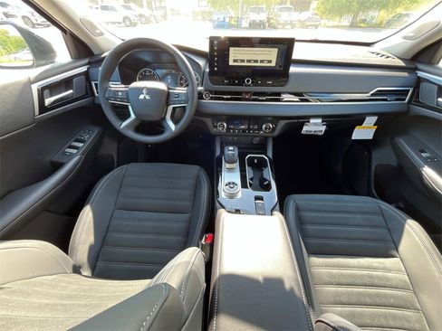 New 2025 Mitsubishi Outlander SE image 20