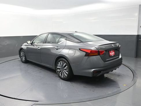Used 2024 Nissan Altima 2.5 SV FWD image 6