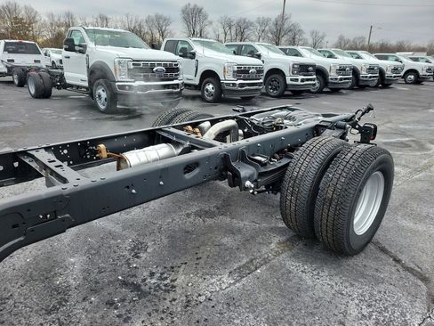New 2026 Ford F350 XL w/ XL Chrome Package image 9