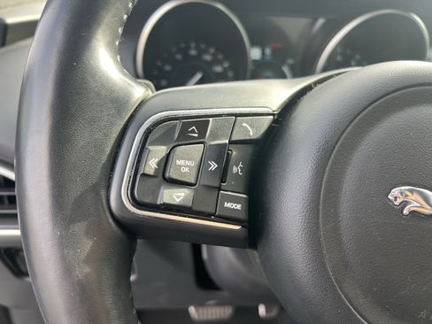 Used 2019 Jaguar F-PACE Premium image 23