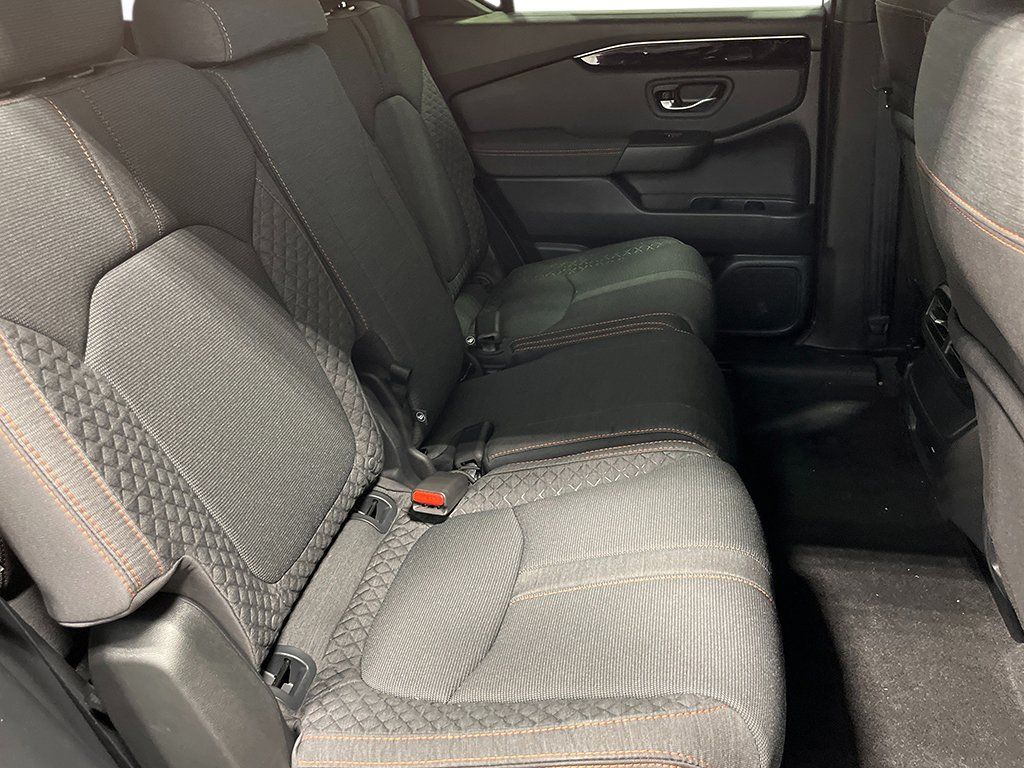 Used 2025 Honda Pilot Sport image 29