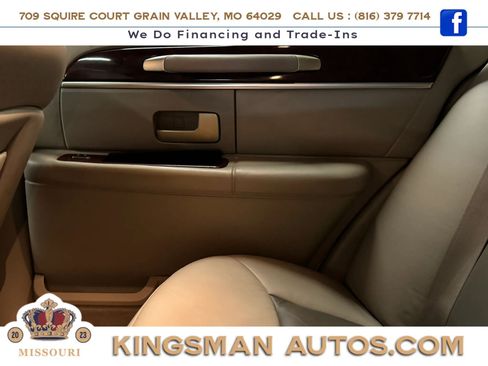 Used 2004 Lincoln Town Car Ultimate RWD image 28
