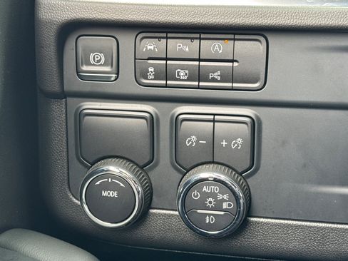 Used 2025 Chevrolet Tahoe Premier image 38