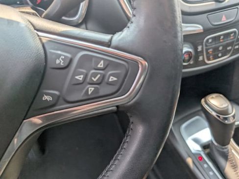 Used 2019 Chevrolet Equinox LT FWD image 17