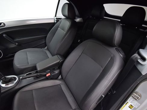 Used 2014 Volkswagen Beetle TDI image 16