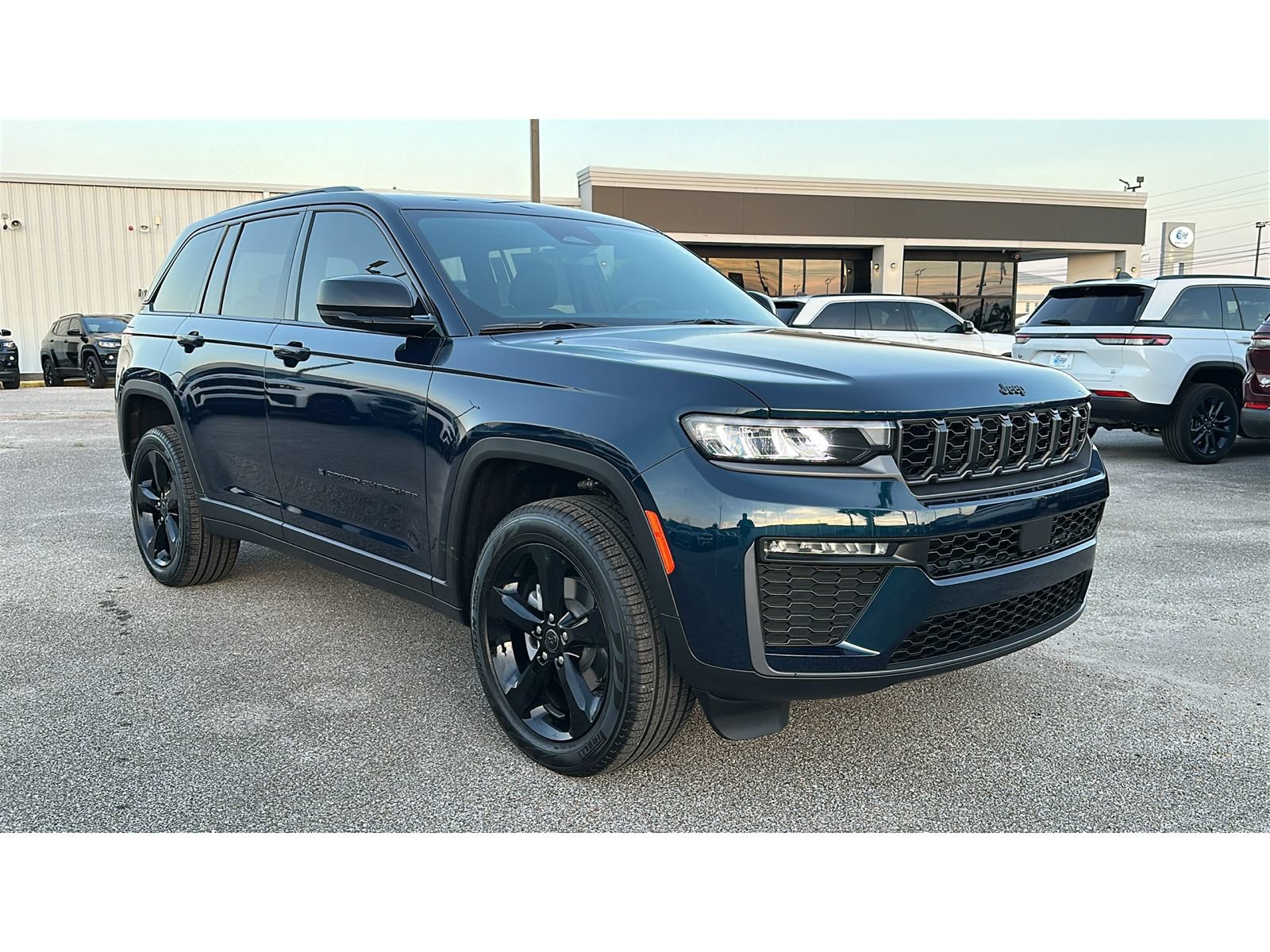 New 2027 Jeep Grand Cherokee Limited RWD image 8