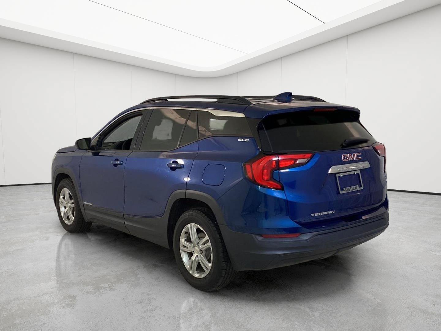 Used 2020 GMC Terrain SLE w/ Driver Convenience Package FWD image 4