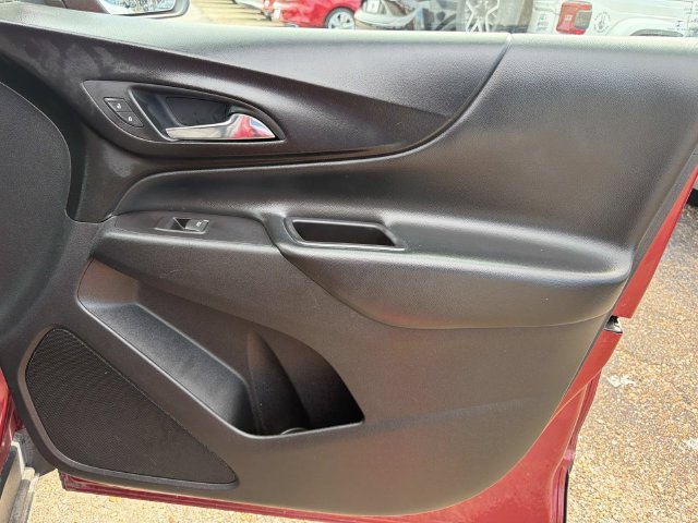 Used 2018 Chevrolet Equinox LT FWD image 17
