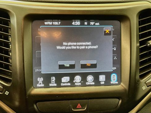 Used 2015 Jeep Cherokee Latitude w/ Comfort/Convenience Group AWD/4WD image 22