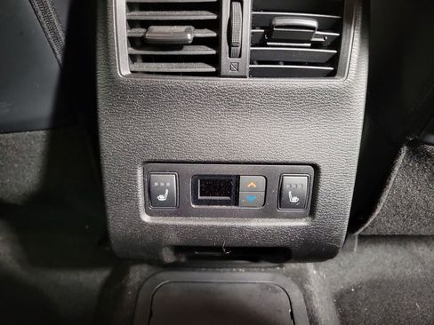 Used 2024 Mitsubishi Outlander 4WD Plug-In Hybrid image 28