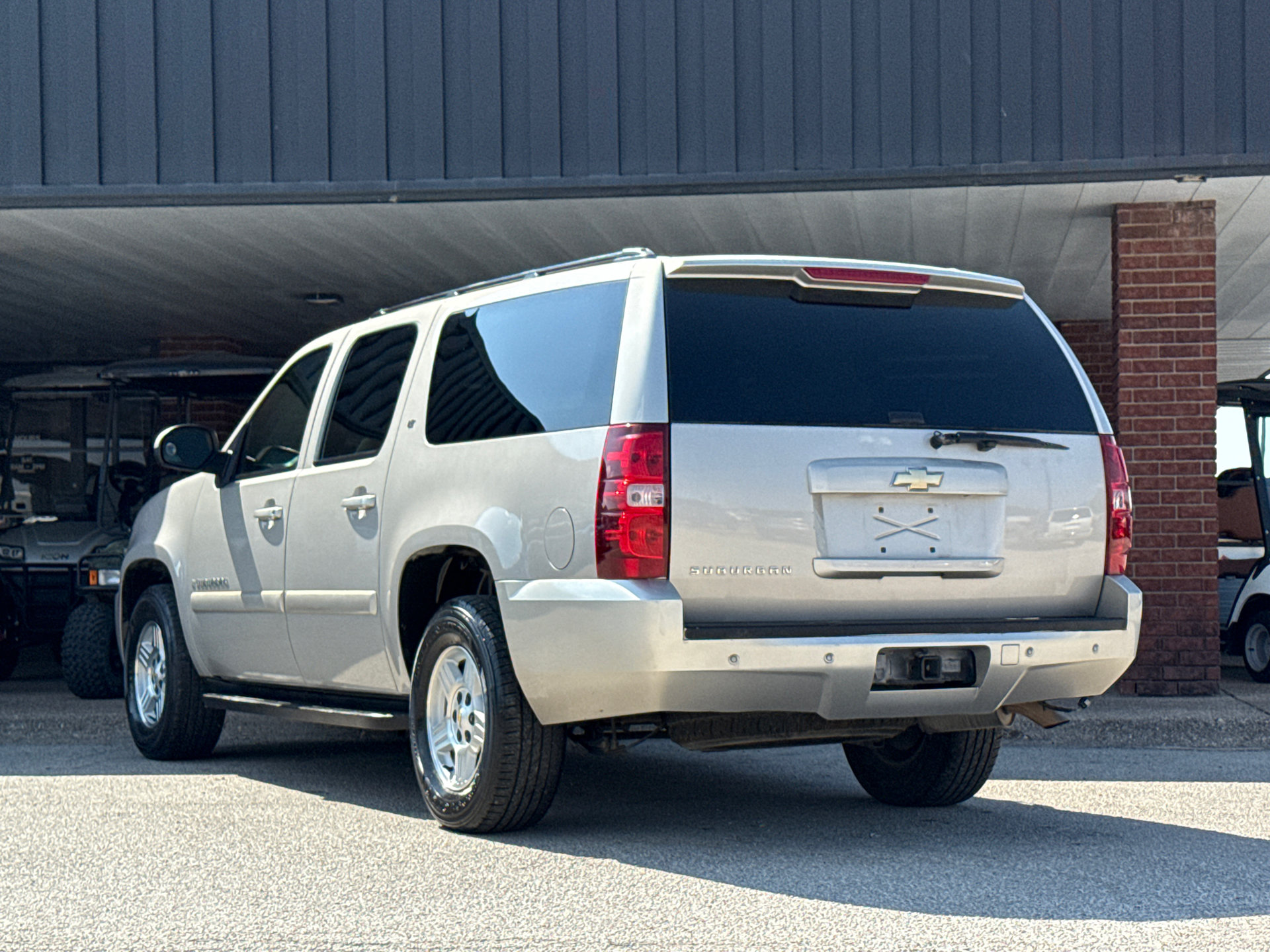 Used 2007 Chevrolet Suburban LT w/ 1LT Special Edition RWD image 7