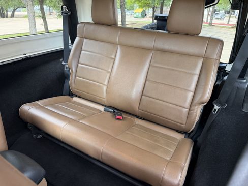 Used 2011 Jeep Wrangler Sahara w/ Connectivity Group AWD/4WD image 16