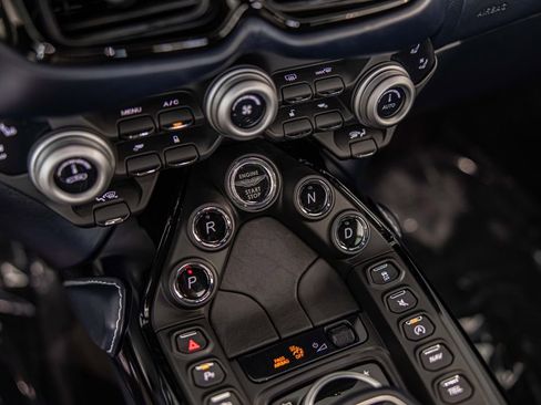Used 2020 Aston Martin V8 Vantage Coupe RWD image 26