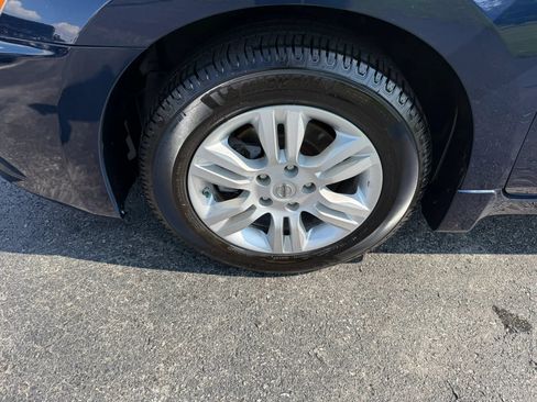 Used 2010 Nissan Altima Hybrid Sedan w/ Convenience Pkg FWD image 32