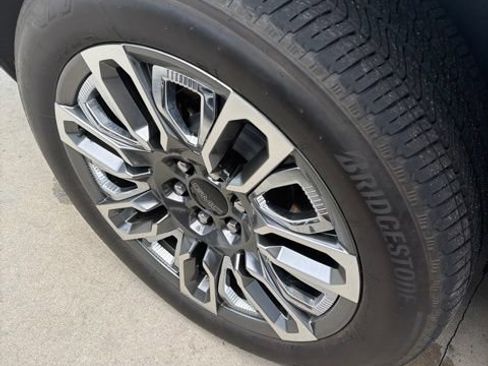 Used 2023 GMC Yukon Denali Ultimate w/ LPO, Floor Liner Package AWD/4WD image 4