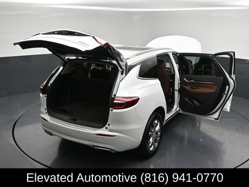 Used 2021 Buick Enclave Avenir w/ Avenir Technology Package AWD/4WD image 37