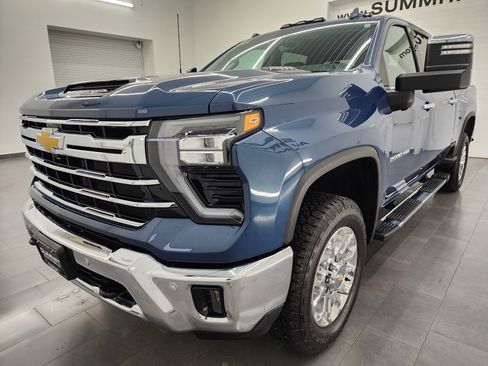 Used 2024 Chevrolet Silverado 2500 LTZ w/ LTZ Premium Package image 7