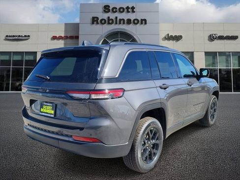 New 2026 Jeep Grand Cherokee Laredo image 4