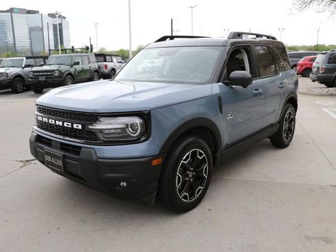 Used 2025 Ford Bronco Sport Outer Banks w/ Outer Banks Tech Package+ AWD/4WD image 2