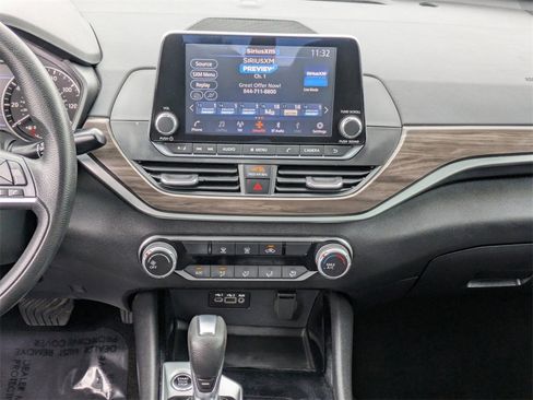 Used 2024 Nissan Altima 2.5 SV image 16