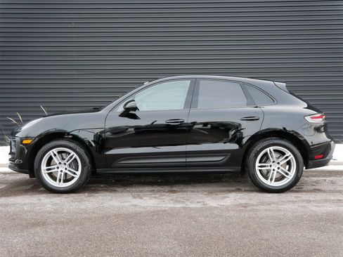 Used 2025 Porsche Macan image 2