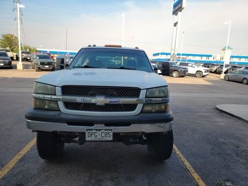 Used 2005 Chevrolet Silverado 1500 LS w/ Skid Plate Package AWD/4WD image 2
