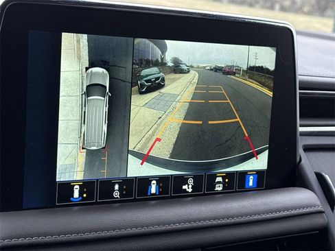 Used 2022 Chevrolet Suburban LT w/ LT Signature Package image 23