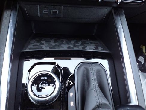 New 2025 GMC Canyon Elevation w/ Convenience Package image 25