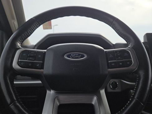 Used 2024 Ford Expedition XLT image 23