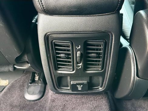 Used 2017 Jeep Grand Cherokee Altitude image 19