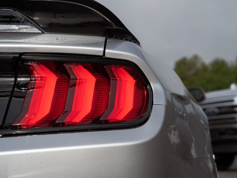 Used 2021 Ford Mustang GT RWD image 32