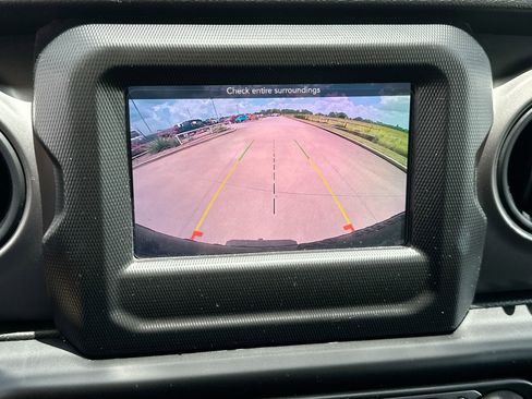 Used 2022 Jeep Wrangler Unlimited Sport image 17