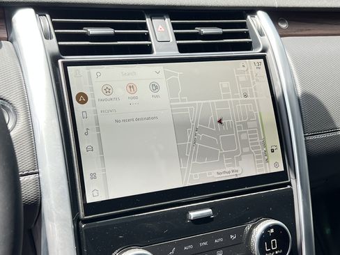 New 2024 Land Rover Discovery Dynamic SE image 26