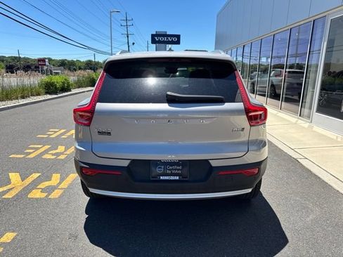 Certified 2025 Volvo XC40 B5 Core AWD/4WD image 4
