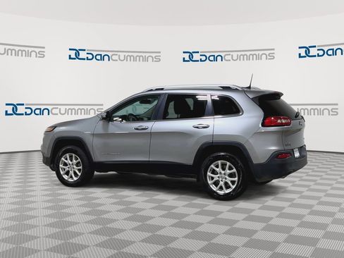 Used 2017 Jeep Cherokee Latitude AWD/4WD image 7