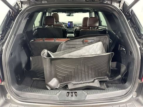 Used 2020 Ford Explorer Platinum w/ Premium Technology Package AWD/4WD image 35