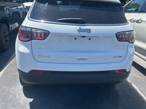 Used 2024 Jeep Compass Latitude image 2
