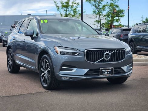 Used 2019 Volvo XC60 T5 Inscription FWD image 3