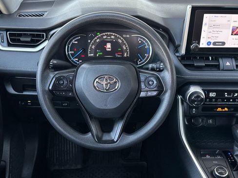 Used 2025 Toyota RAV4 XLE AWD/4WD image 16