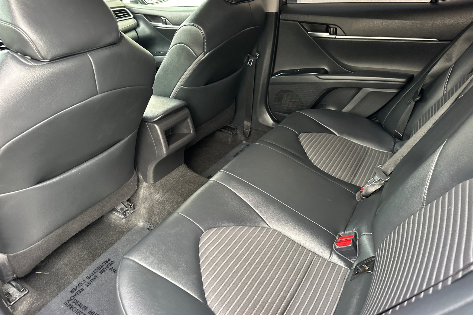 Used 2018 Toyota Camry SE FWD image 14