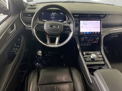 Used 2022 Jeep Grand Cherokee Overland w/ Luxury Tech Group IV AWD/4WD image 24