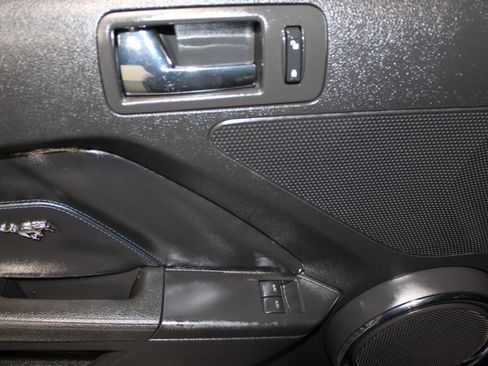 Used 2012 Ford Mustang GT Premium w/ Electronics Pkg RWD image 9