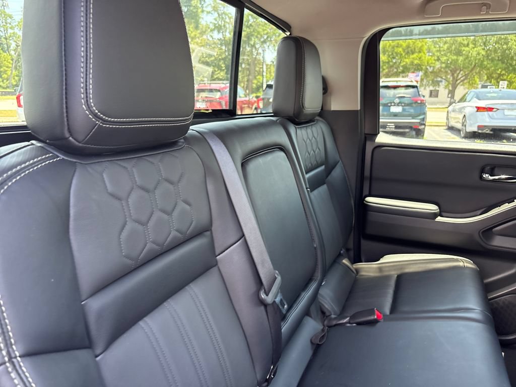 Used 2025 Nissan Frontier SL RWD image 25