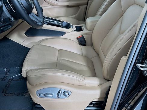Used 2025 Porsche Macan image 22