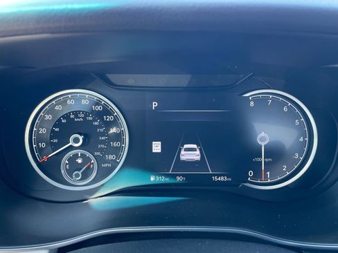 Used 2025 Genesis G70 2.5T image 40