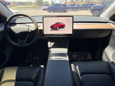 Used 2024 Tesla Model Y Long Range AWD/4WD image 17