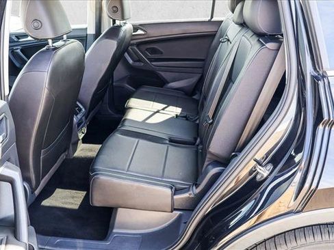 Used 2021 Volkswagen Tiguan SE w/ Panoramic Sunroof Package FWD image 21