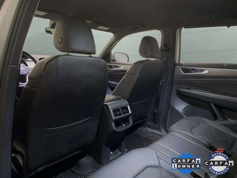 Used 2025 Volkswagen Atlas Cross Sport SE w/ Black Wheel Package image 18